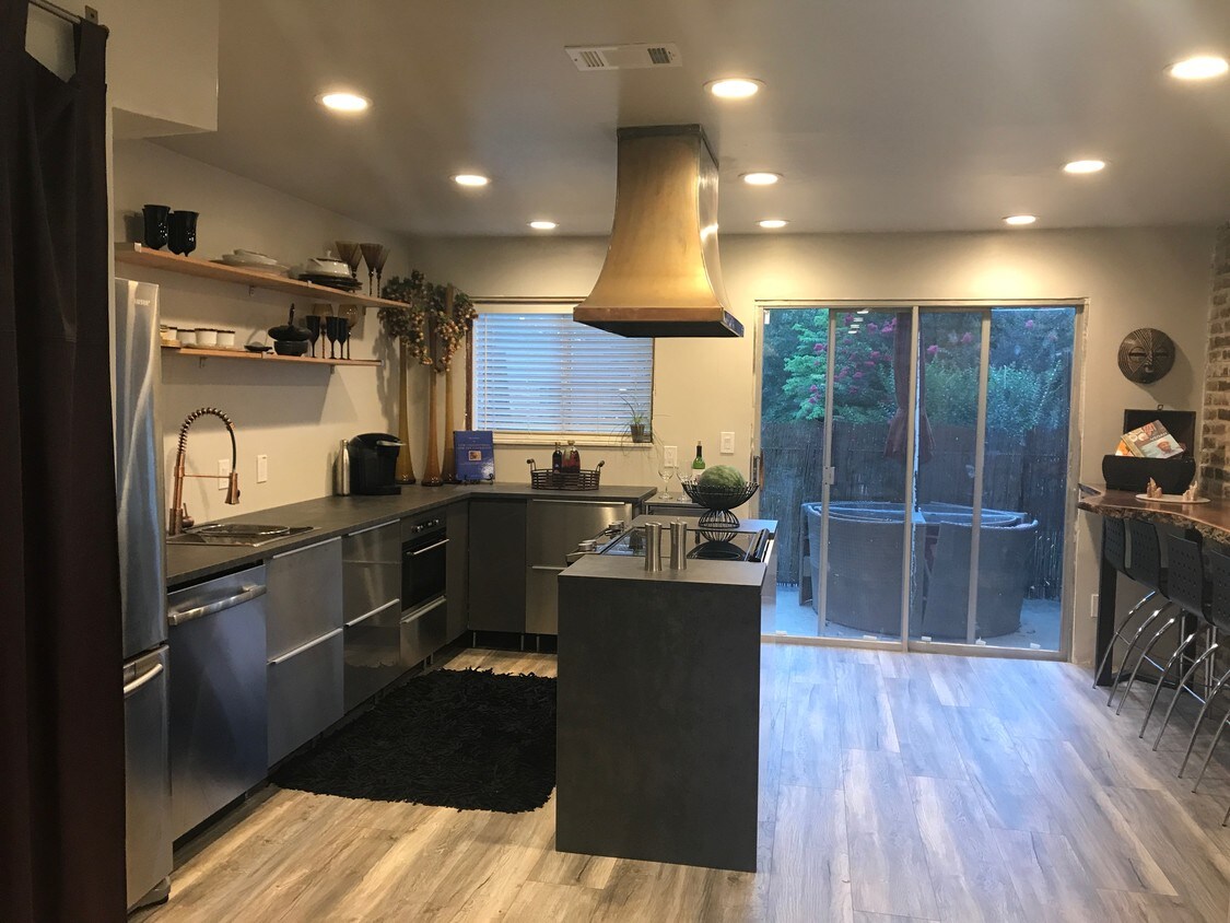 Kitchen - 3125 Colonial Way