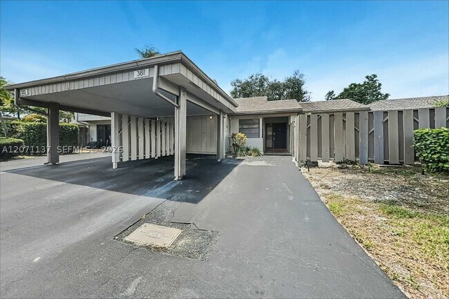 Foto del edificio - 381 Deer Creek Wildwood Ln E