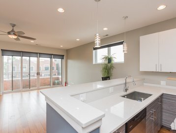 Foto del edificio - 2248 W Irving Park Rd