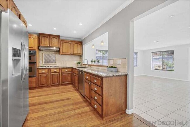 Building Photo - Lovely Family Home with Large Backyard