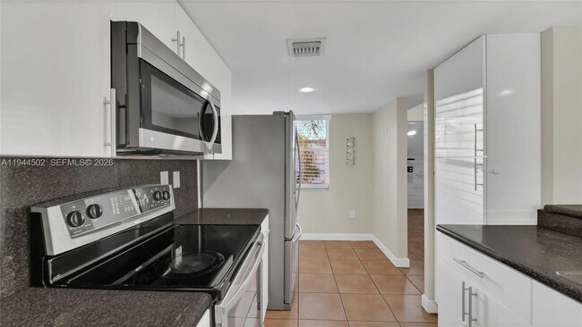 Building Photo - 4635 NW 97th Pl