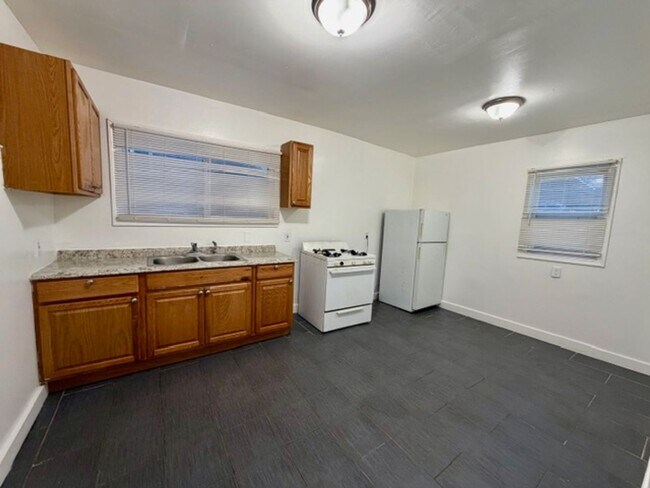 Foto del edificio - 3 bedroom 1 bath for lease- Section 8 ready