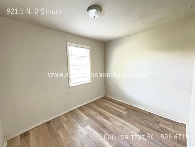 Building Photo - 921.5 N. D Street-