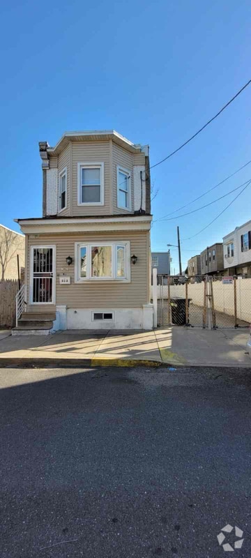 Building Photo - 312 Bailey St