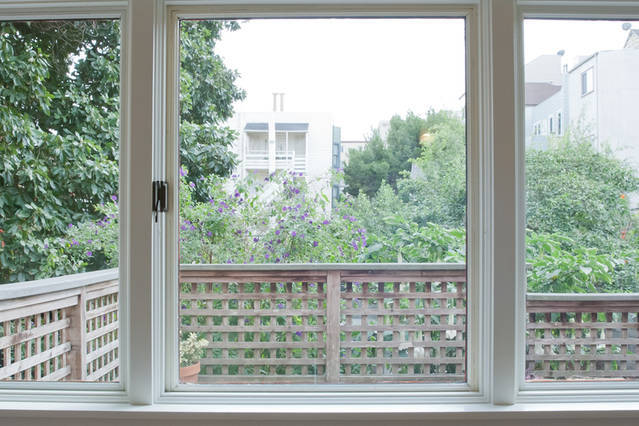 Ventana del dormitorio con jardín - 2755 Sutter Street