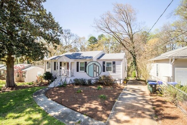 Building Photo - FULLY RENOVATED 2 Bedroom House close to I...