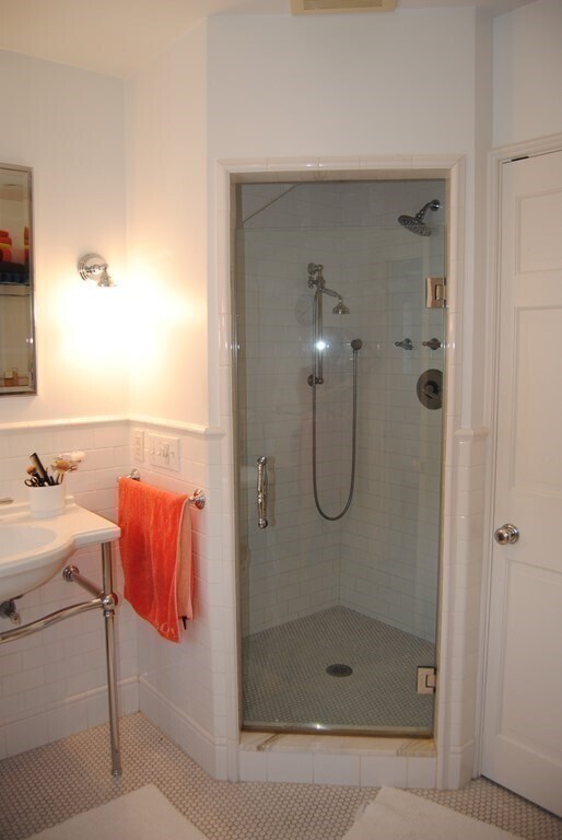 Building Photo - 232 Brattle St