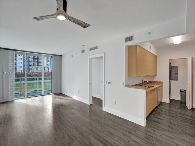 Foto del edificio - 350 SE 2nd St