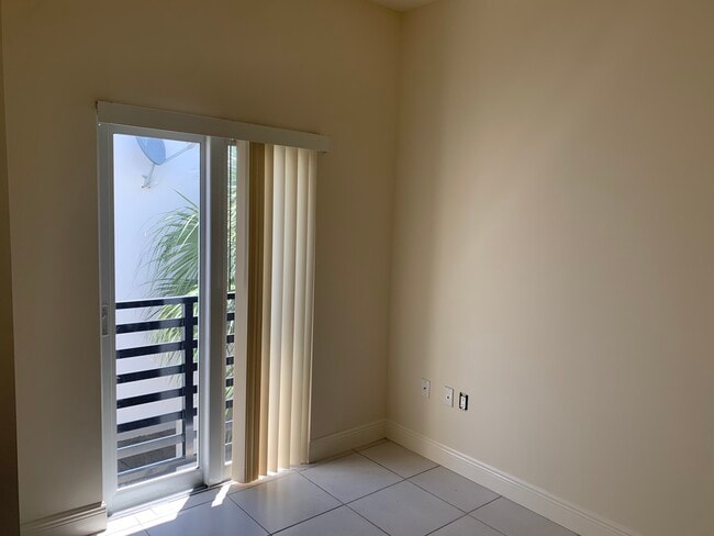 Interior Photo - 145 SW 15th Ave
