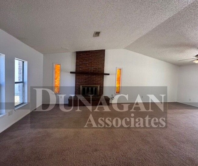 Foto del edificio - OPEN HOUSE ON 2/11 11:15AM -11:25 AM 3 Bed 2 Bath Water Paid
