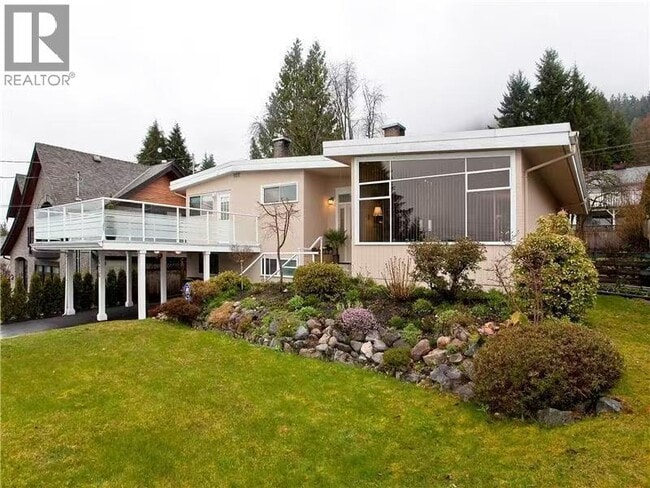 Building Photo - 676 Sylvan Ave