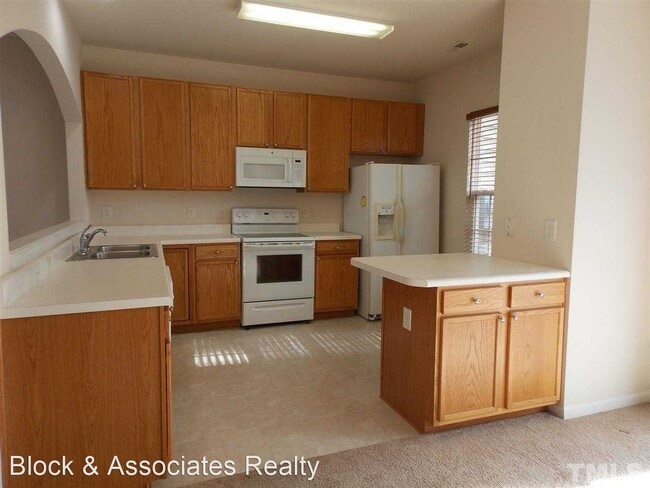 Building Photo - 3 br, 2.5 bath House - 700 Walnut Woods Drive