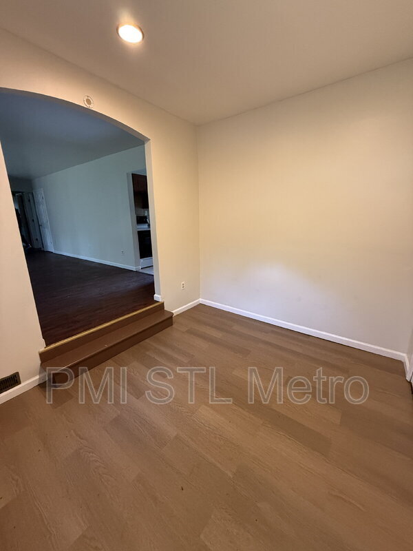 Foto del edificio - 1510 Trampe Ave
