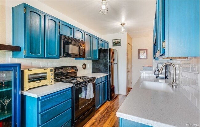 Building Photo - Burien 2 bedroom 1 bath light and bright i...