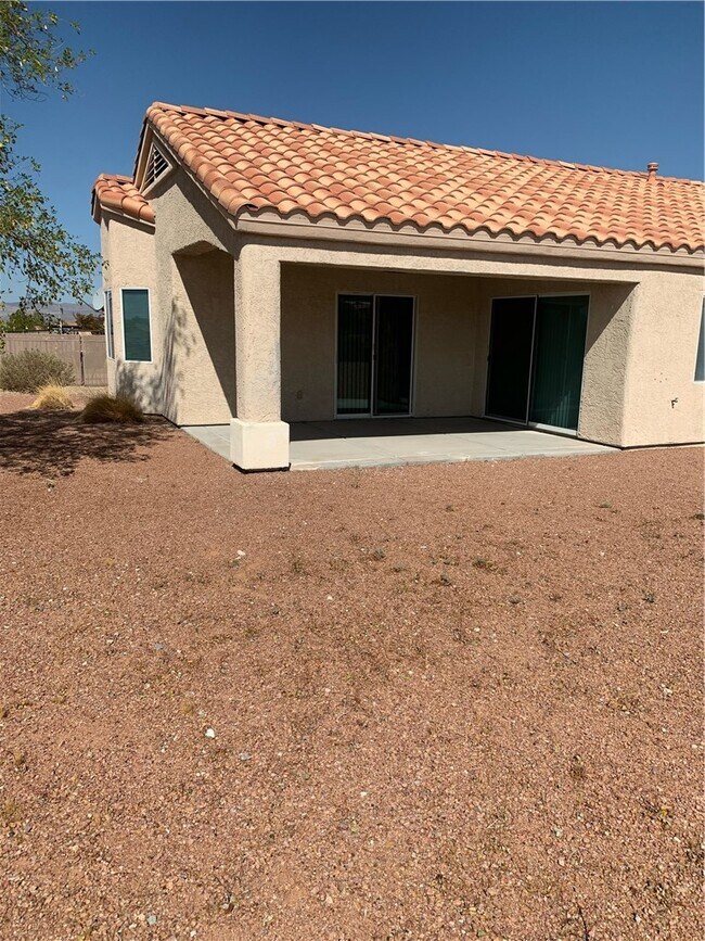 Building Photo - 2421 Stardust Dr