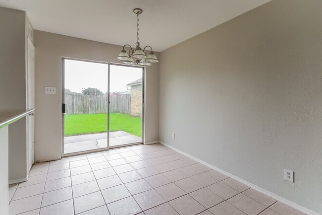 Foto del edificio - 16111 Rosenridge Dr