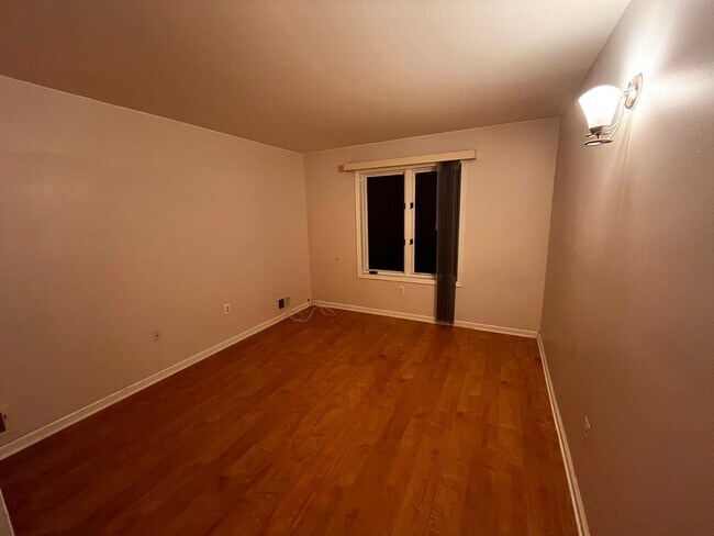 Building Photo - 305 Peach St