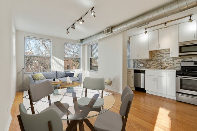 Foto del edificio - 2512 W Leland Ave