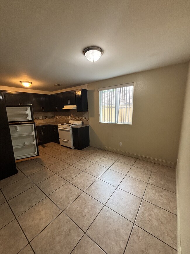 Foto del edificio - 616 E 84th Pl