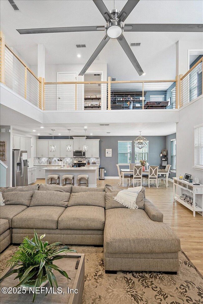 Foto del edificio - 227 Daydream Ave
