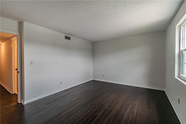 Foto del edificio - 14820 Rue De Bayonne