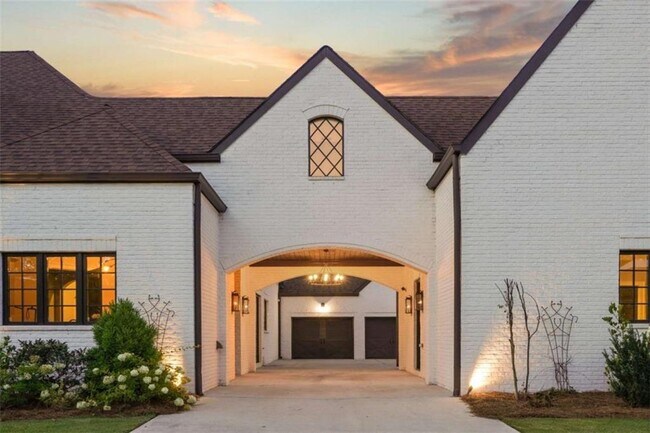 Foto del edificio - 2242 Shoal Creek Rd