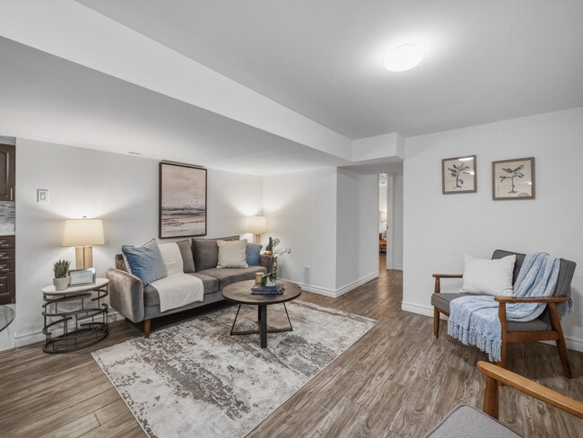 Building Photo - 19 Shoreland Cres