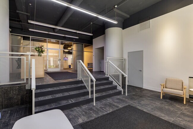 Foto del edificio - 565 W Quincy St