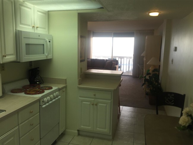 Building Photo - 1575 Ocean Shore Blvd
