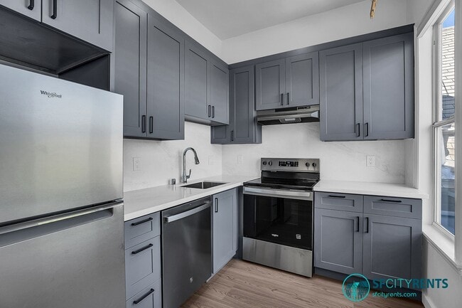 Building Photo - Noe Valley: Remodeled Top Floor Bi-Level Apartment w/ Views & Shared Yard