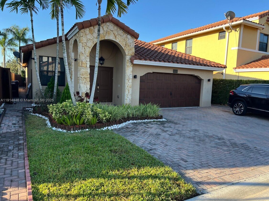 Foto del edificio - 9816 NW 10 Terrace