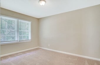 Building Photo - 46 Greentree St