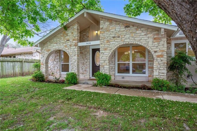 Building Photo - 910 Powder Horn Dr