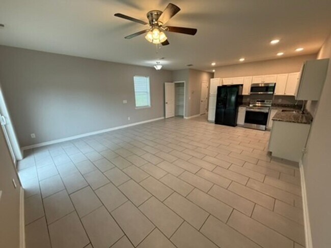 Foto del edificio - Welcome to your new home — a spacious 3 Be...