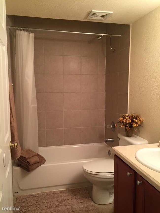 Building Photo - 2 br, 1 bath  - Crossroads at Cedarwood E1