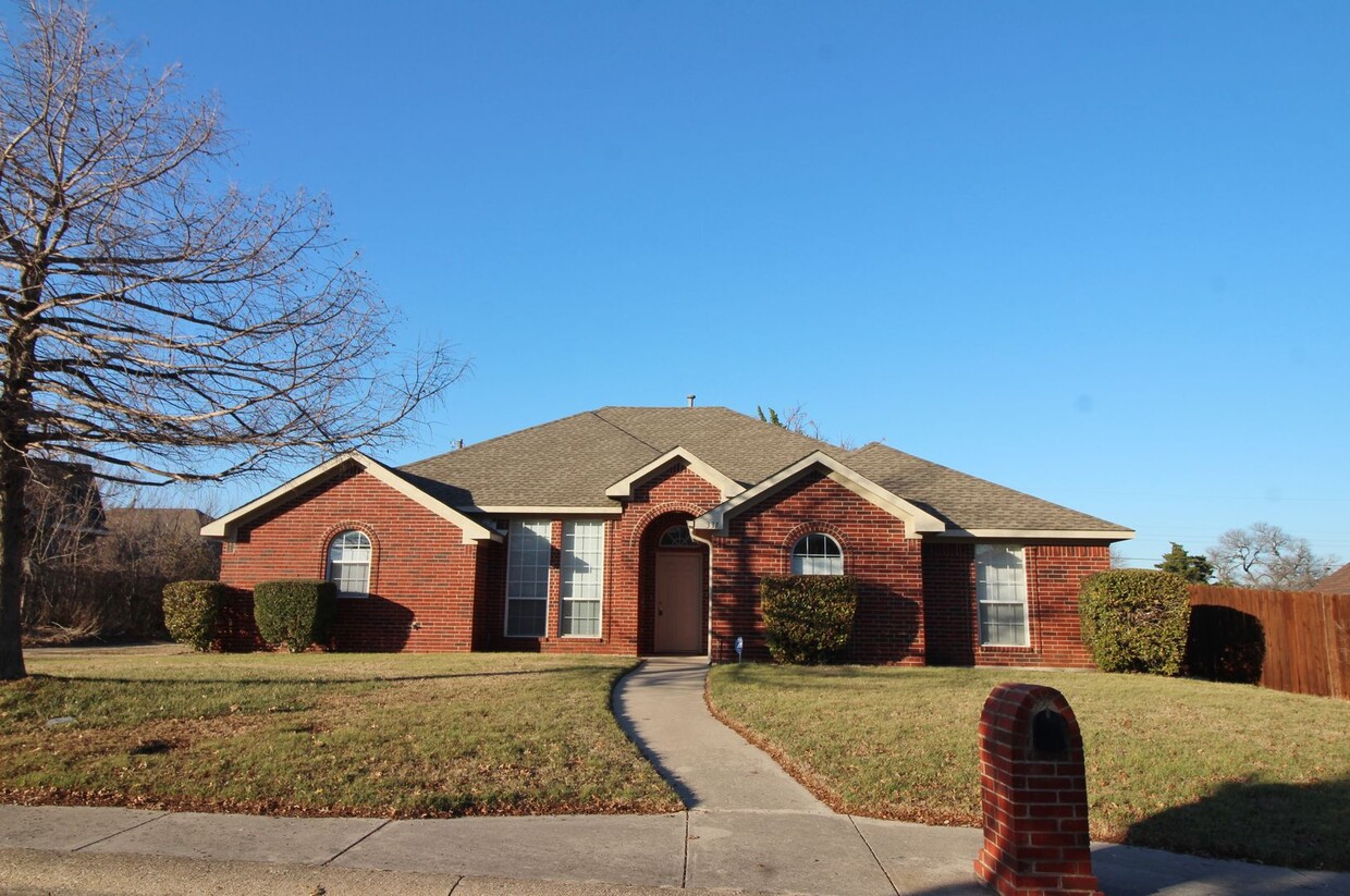 Primary Photo - Wonderful 4/2/2 in Duncanville For Rent!