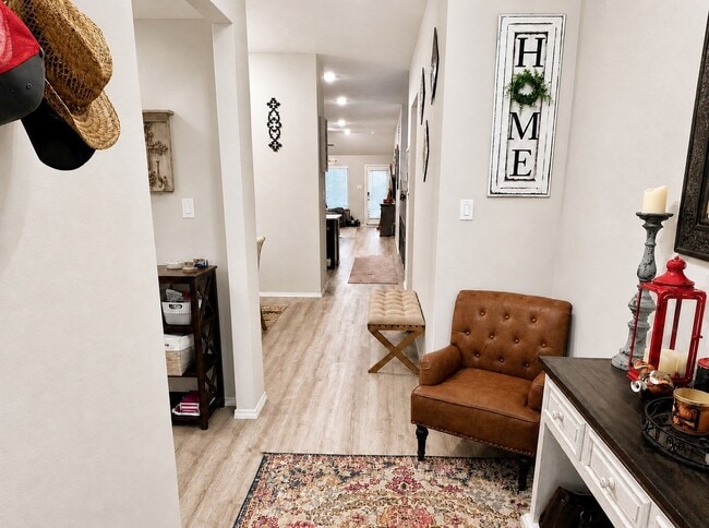 Building Photo - 7603 Euros Ln