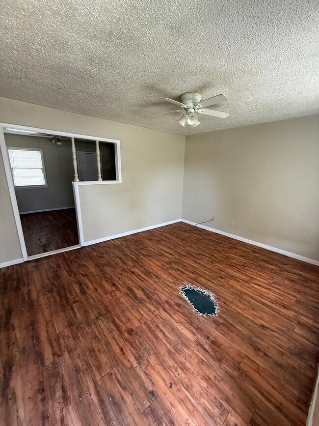 Foto del edificio - $0 First Month's Rent / $0 Deposit at Move-in