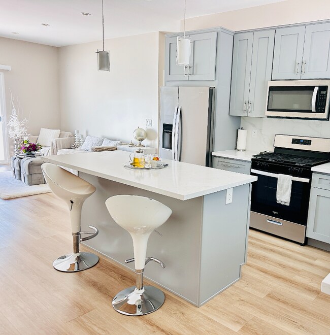 Building Photo - 8436 Oakdale Ave