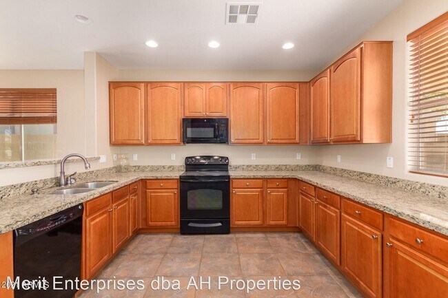 Foto del edificio - 4 br, 3 bath House - 12771 W CHUCKS AVE