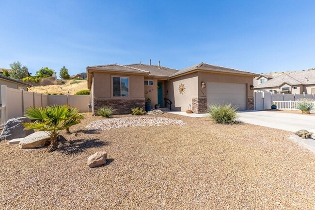 Building Photo - Beautiful 3 bed 2 bath Home!