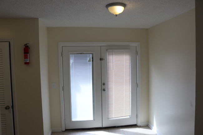 Building Photo - 441 Harding Pl