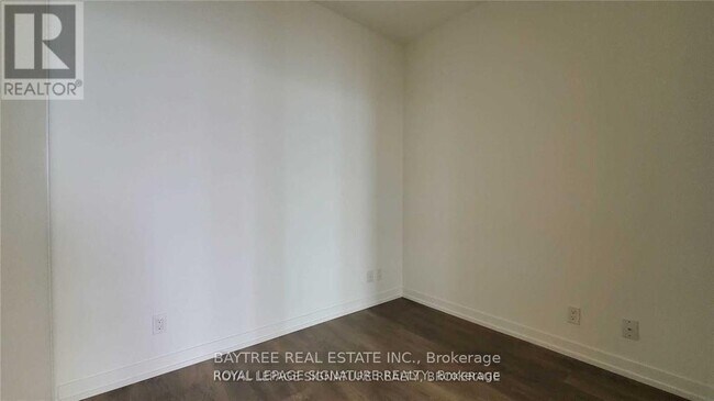 Building Photo - 950 Portage Pkwy