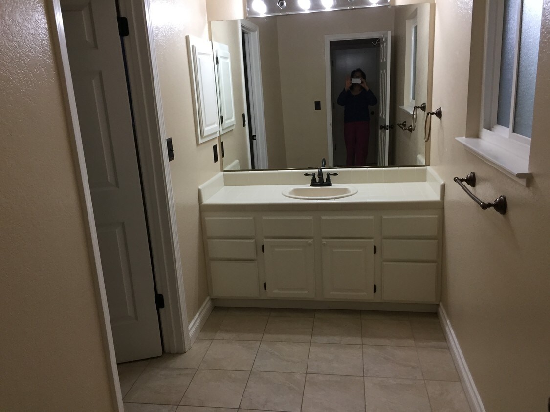 Primary Photo - 3105 Meadowlands Ln