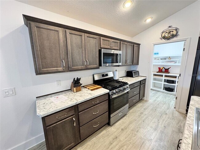 Foto del edificio - 5822 Roudell Wy