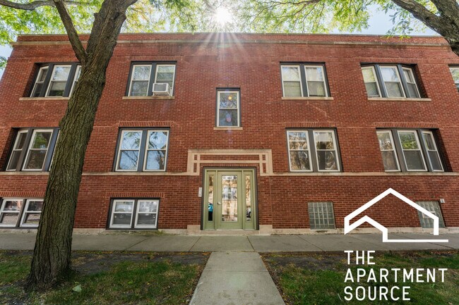 Building Photo - 2949 W Cullom Ave