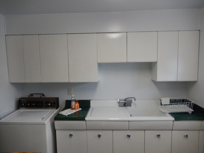Foto del edificio - LEASE PENDING - Highland Neighborhood Home