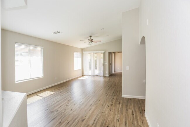 Foto del edificio - 7223 W Winslow Ave