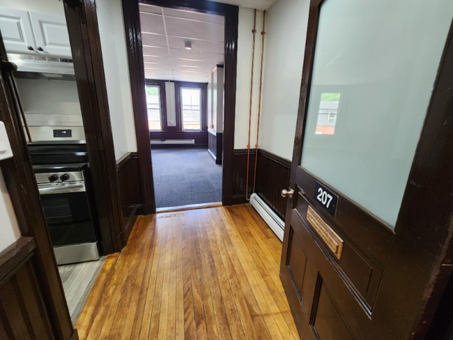 Building Photo - 18 Langdon St