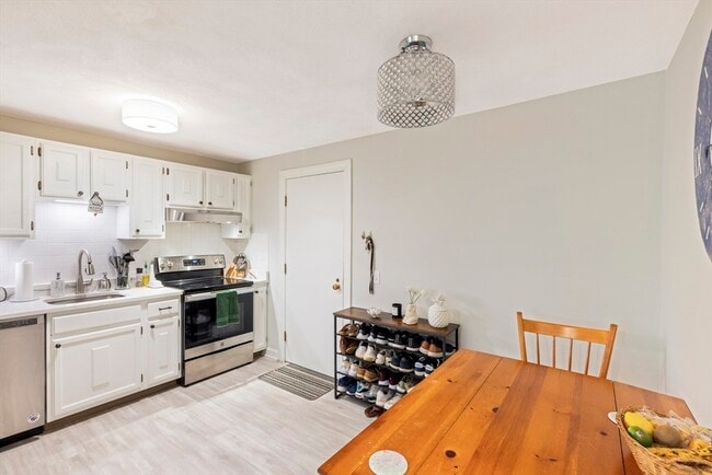 Building Photo - 205 Great Rd